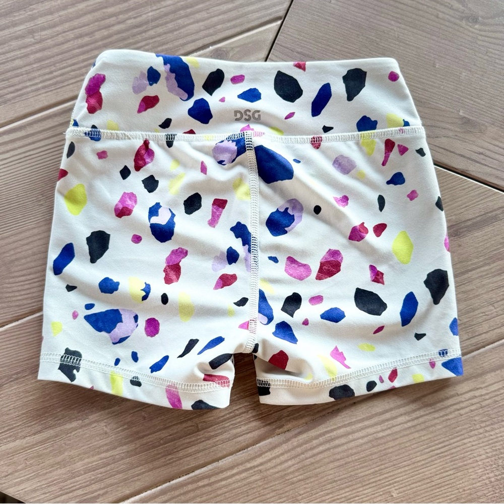 DSG l Girl’s Yoga Shorts l Size: XS (6-7) - Picture 3 of 4